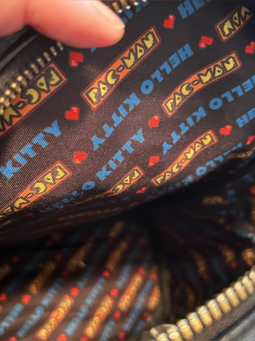 Loungefly x Hello Kitty Pac-Man Mini Backpack - Picture 4 of 8
